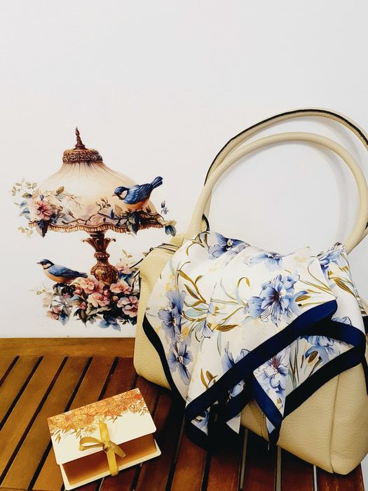 Eșarfă blue satinată elegantă 70x70 | Box Ready to Gift | Cadou sigur