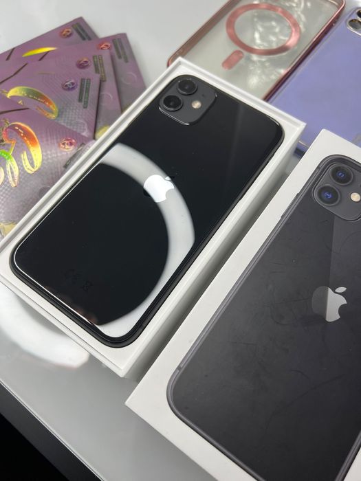 Iphone 11 , 128 GB + 2 протектора ,3 калъфа и слушалки