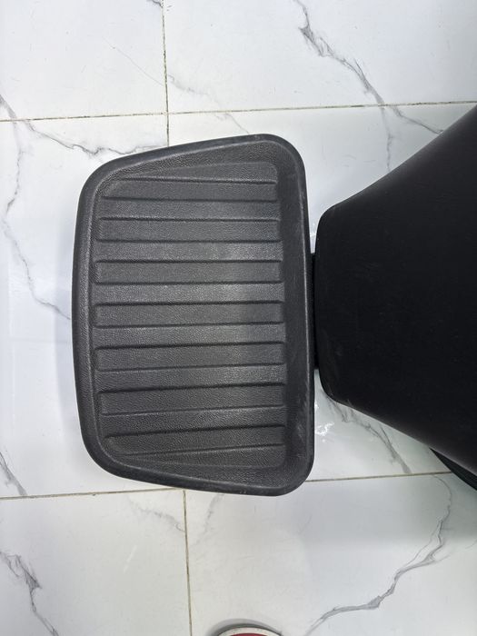 Парикмахерские кресло