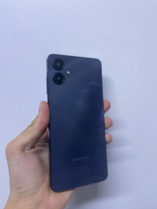 Samsung A06.
