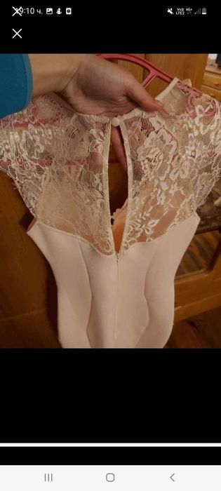 Официална рокля.