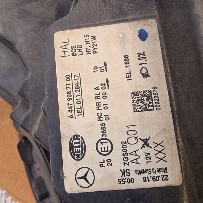 Mercedes Benz W447  2018 ляв фар