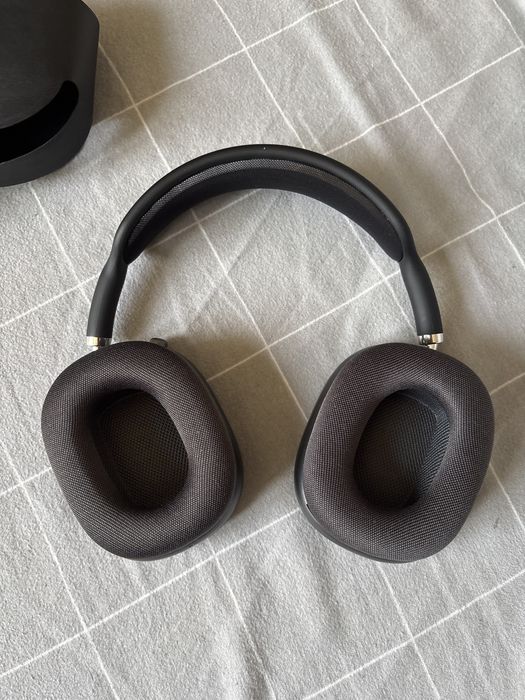 airpods max.