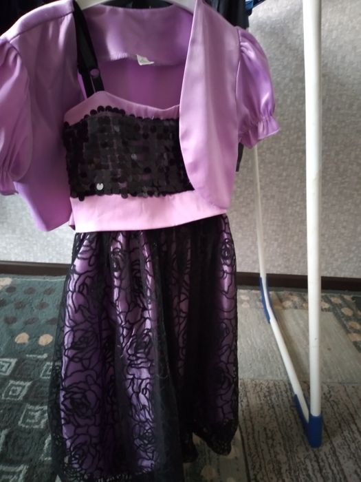 Продам б/у Детские платья