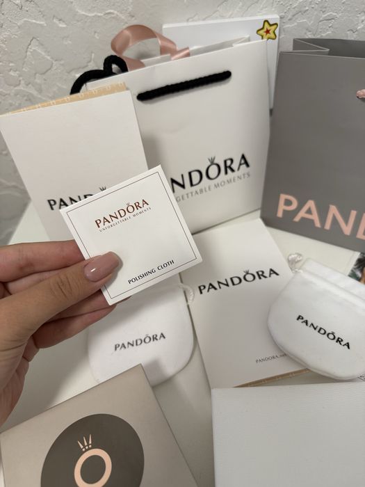Документы и коробка Pandora
