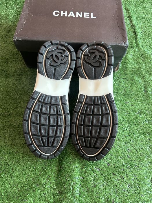 Chanel runner silver
