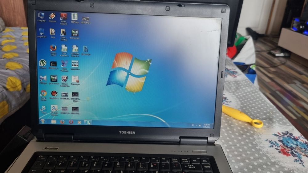 Лаптоп тошиба :)