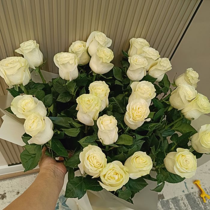 Букет роз белые 25 шт