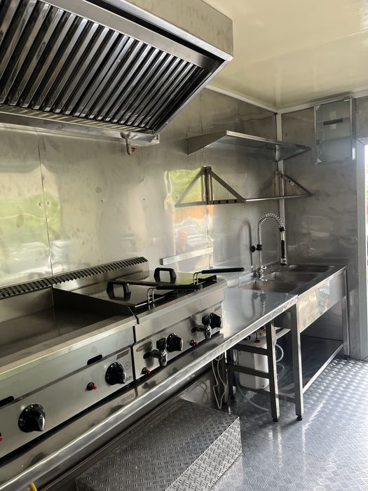 Rulota comerciala Fast Food / Food Truck de inchiriat
