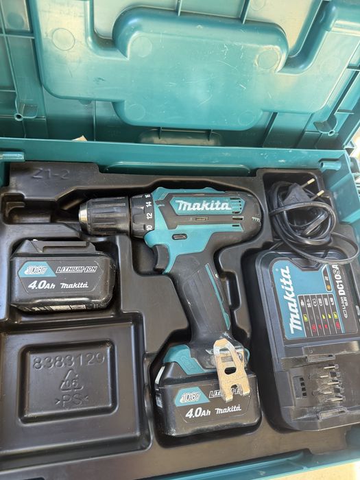 Винтоверт Makita две батери 4ah и зарядно