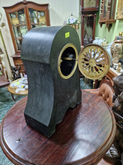 Прекрасен антикварен колекционерски френски каминен часовник