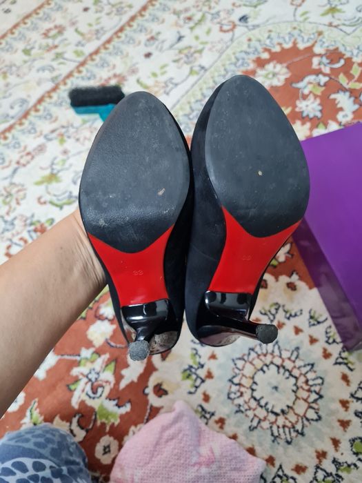 Продам замшевые туфли