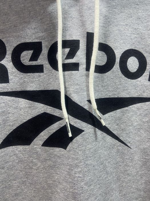 Суитшърт Reebok.