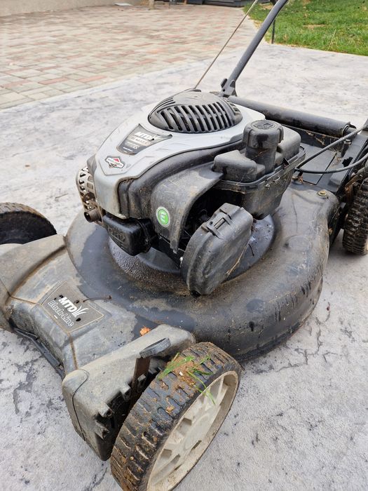 Masina de tuns iarba