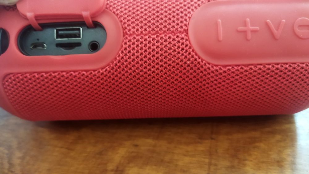 Продам колонку hoco JBL играет громко сочна  басс класс качества супер