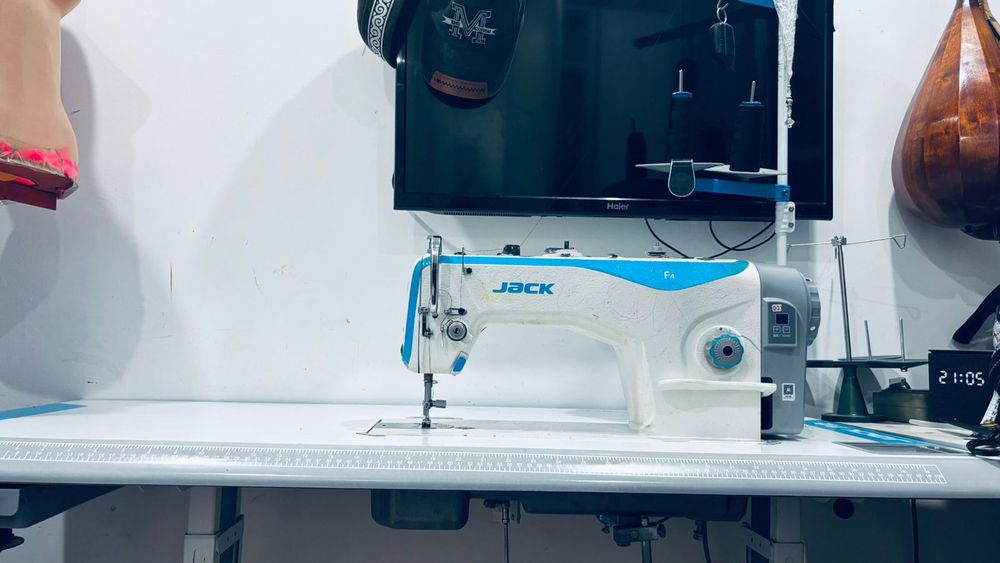 Швейныи машинка F4 Jakc