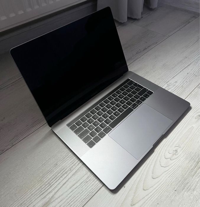 MacBook PRO 16" cu 32 GB RAM si 512 GB  , 98% Viata Bateriei