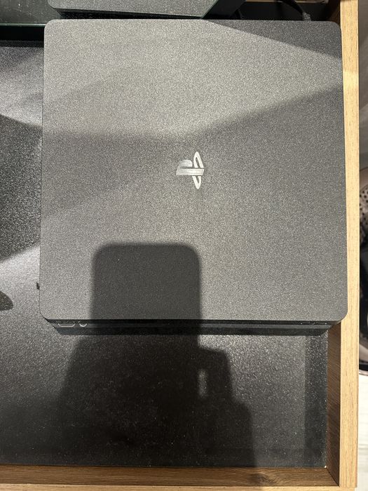 PlayStation 4 Slim 1TB + Оригинален DualShock 4 | Отлично състояние