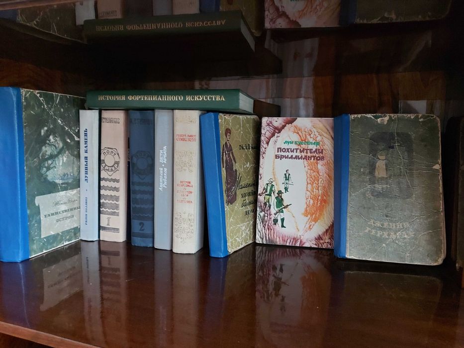 Книги по 10 тыс сум