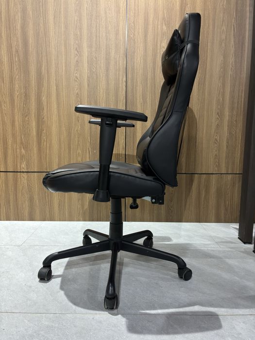 Игровое кресло Cougar. Черное, как новое. Комфорт для геймера.