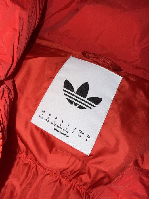 Adidas яке червено