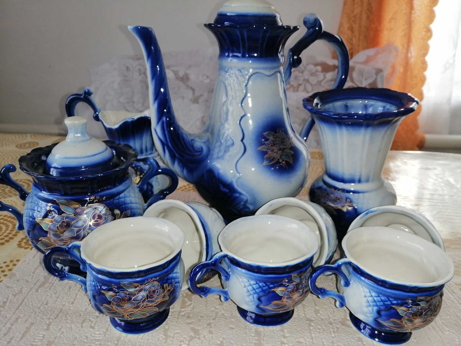 Сервисы  и бокалы праздничные