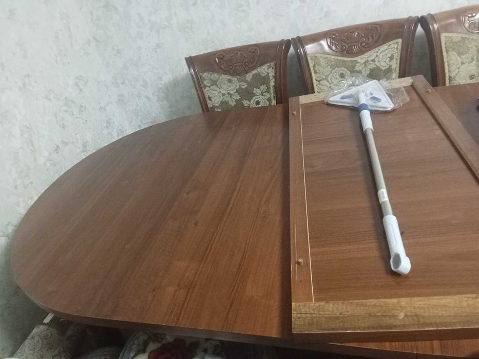 Срочно продам стол и стулья