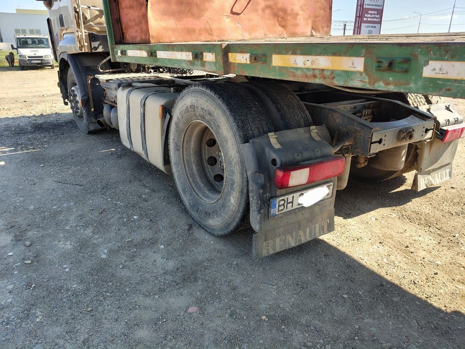 Ansamblu Renault Premium 440 + trailer utilaje 3 axe