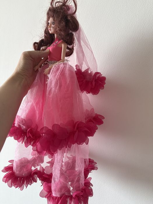 Продам куклу красивую