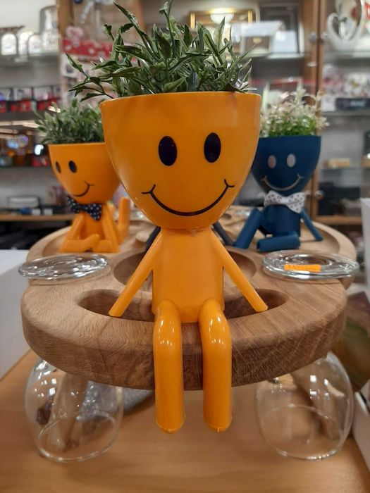 Кашпи - човечета,нов цвят