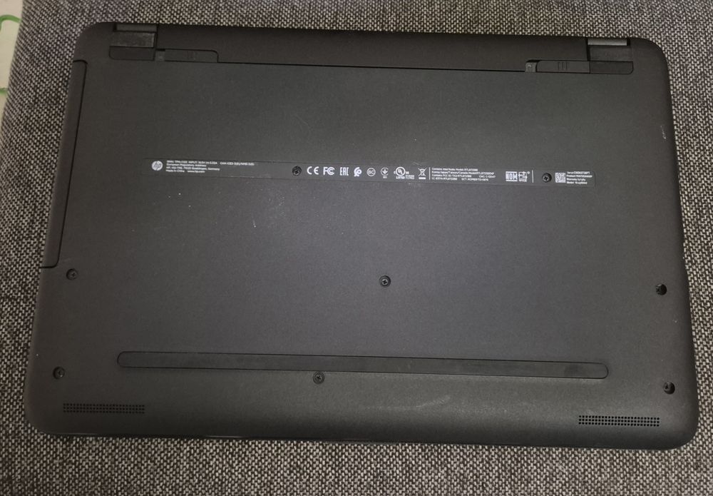 vand laptop alb Hp 15 81F0..15.6"..i3..8 Gb..Hard 1 Tb..impecabil