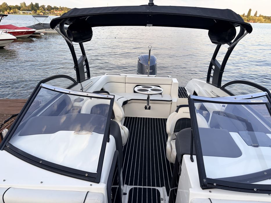 Rinker Q5  2022- 300hp-variante auto/barci