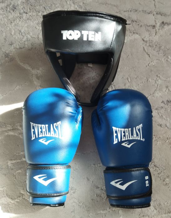 Продам перчатки боксерские с шлемом