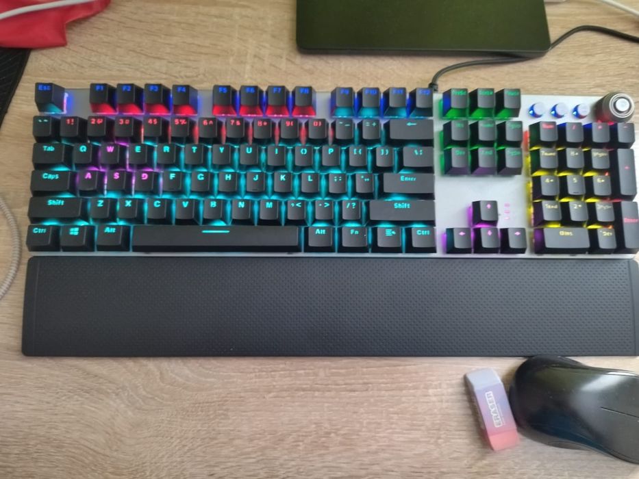 Продаю клаву каму надо пишите