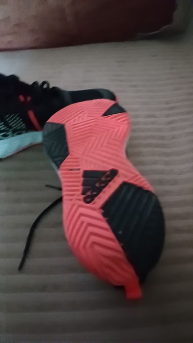 Продавам маратонки