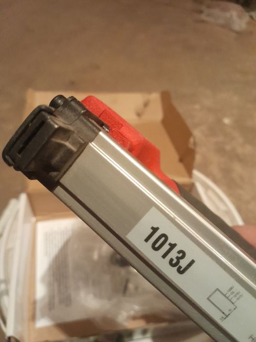 Пневмо пистолет под скобы