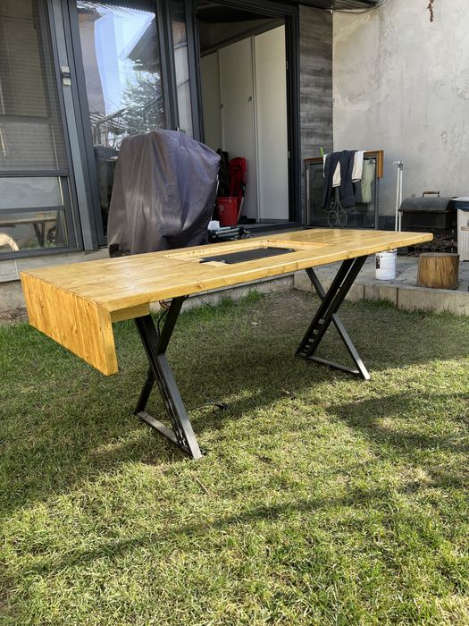 Авторский стол с встроенным грилем