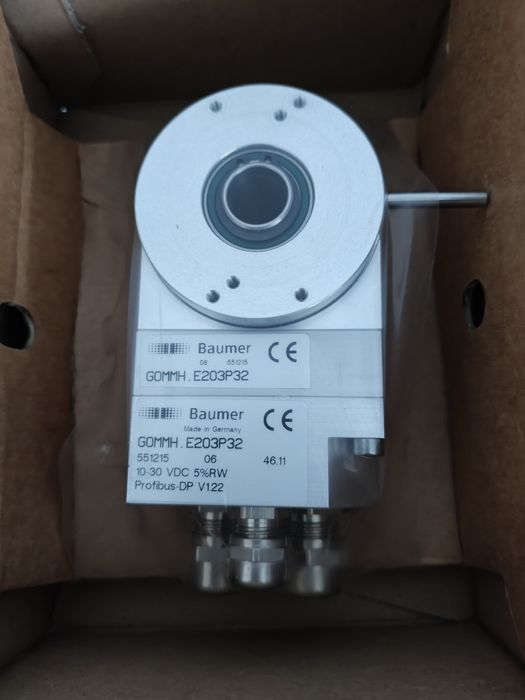 Vând encoder absolut Baumer Model G0MMH.E203P32)