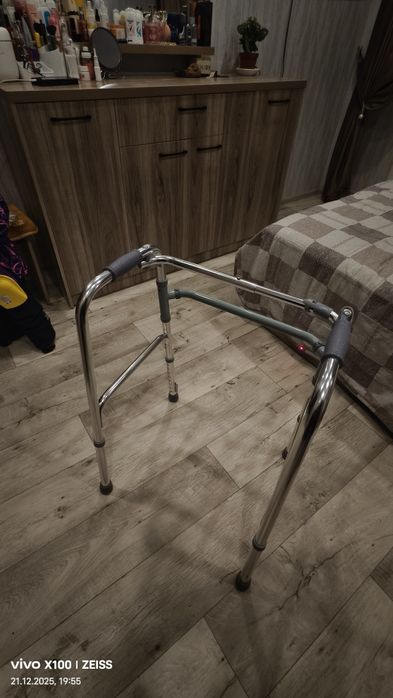 Продам ходунки новые