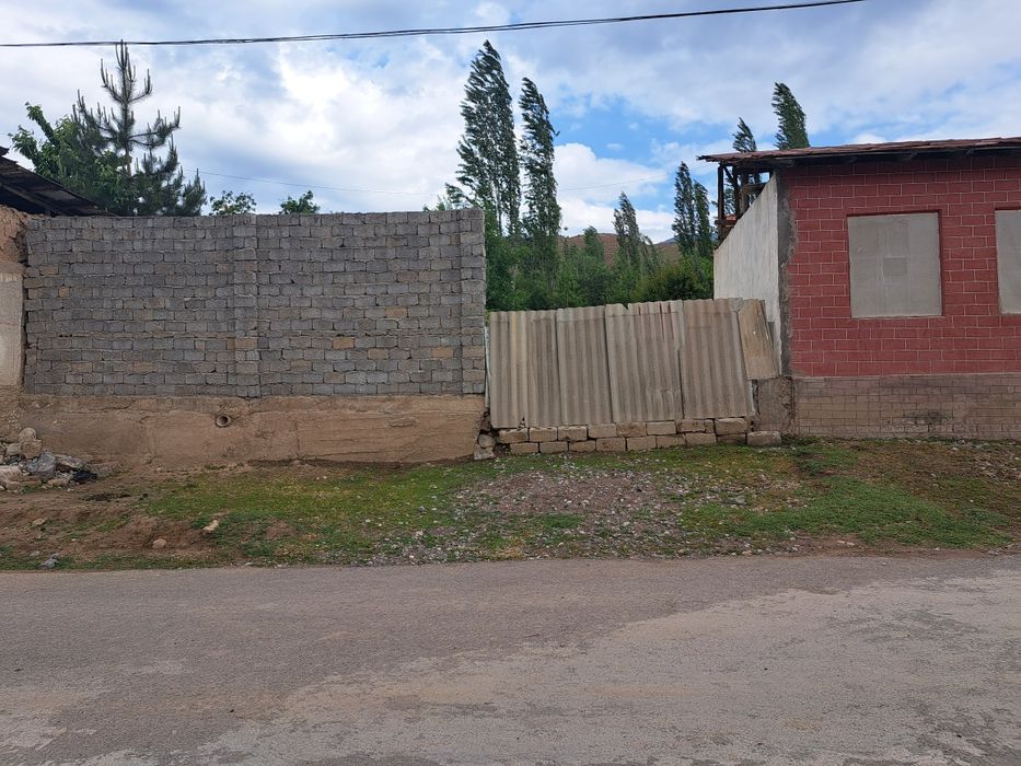 Toshkent viloyati bo'stonliq tumani sijjak qishlog'ida yer sotiladi