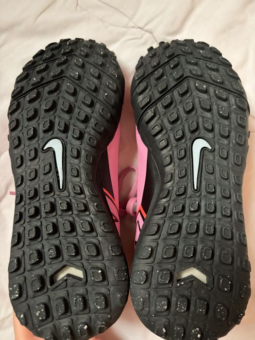 Nike футболни стоножки размер 32