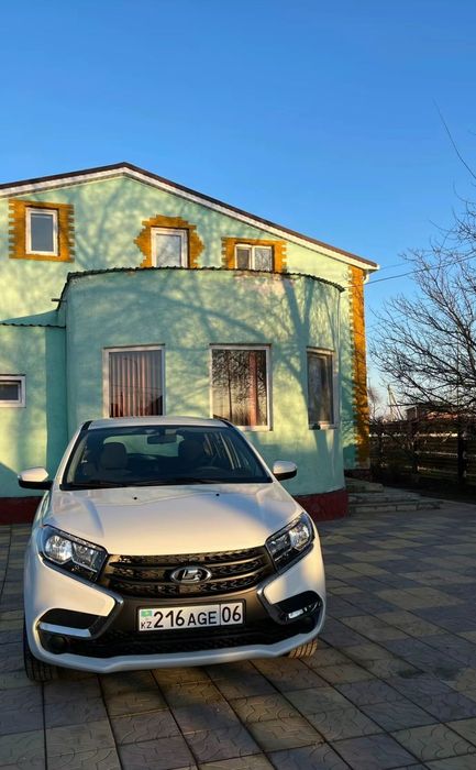 Автомобиль лада XRAY