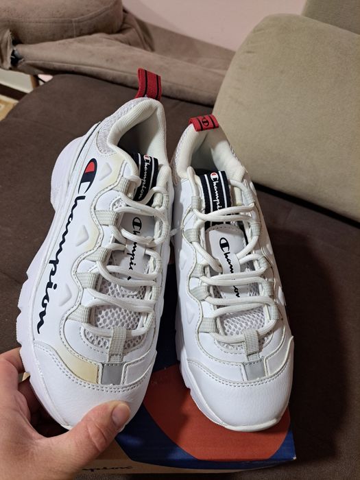 Бели маратонки Champion