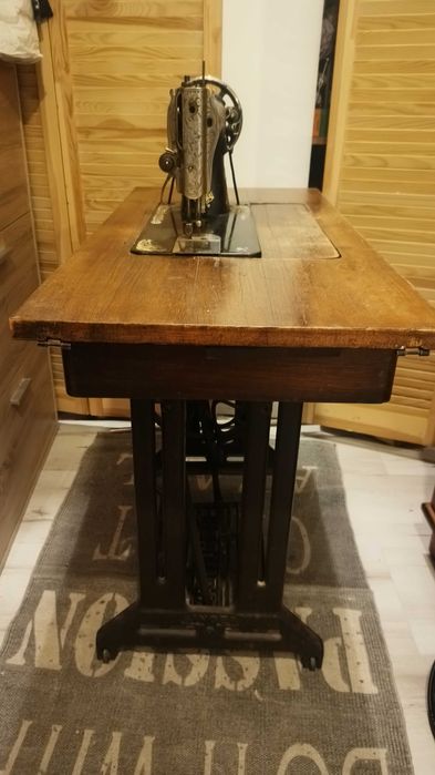 Mașina de cusut Singer antique