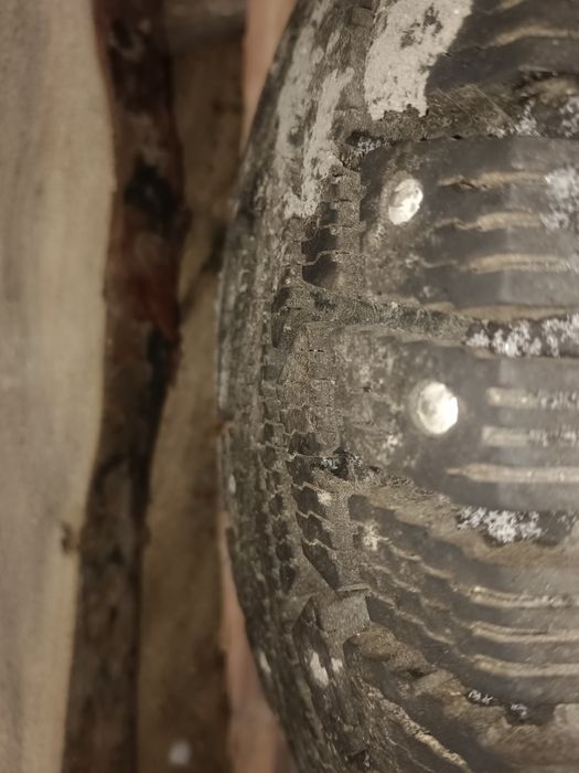 Продам зимние шины с дисками