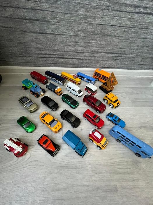 Срочно!!! Машинки игрушечные среднего размера