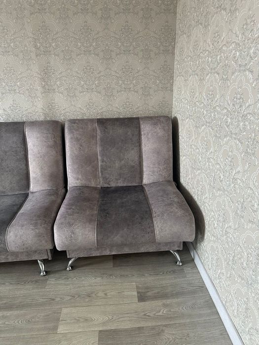 Продам диван с креслами