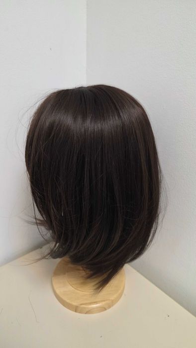 Perucă HAIRCUBE șaten închis, bob în straturi fără breton, sintetică