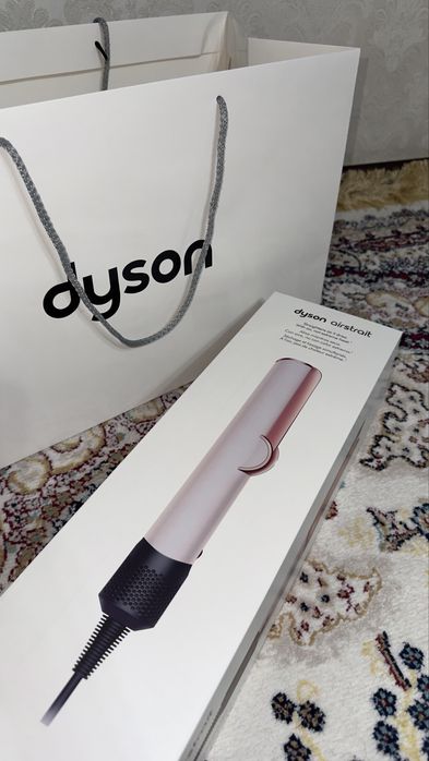Dyson airstrait