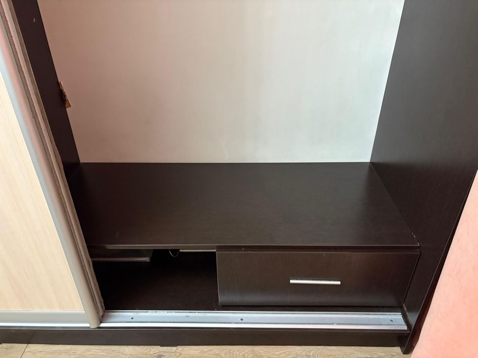 Шкаф купе с зеркалом